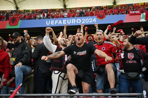 Albânia recebe multa da UEFA por comportamento inadequado de seus torcedores