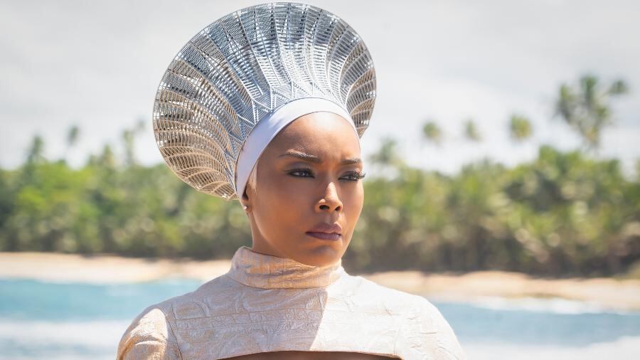 Angela Basset em cena de "Pantera Negra: Wakanda Para Sempre"