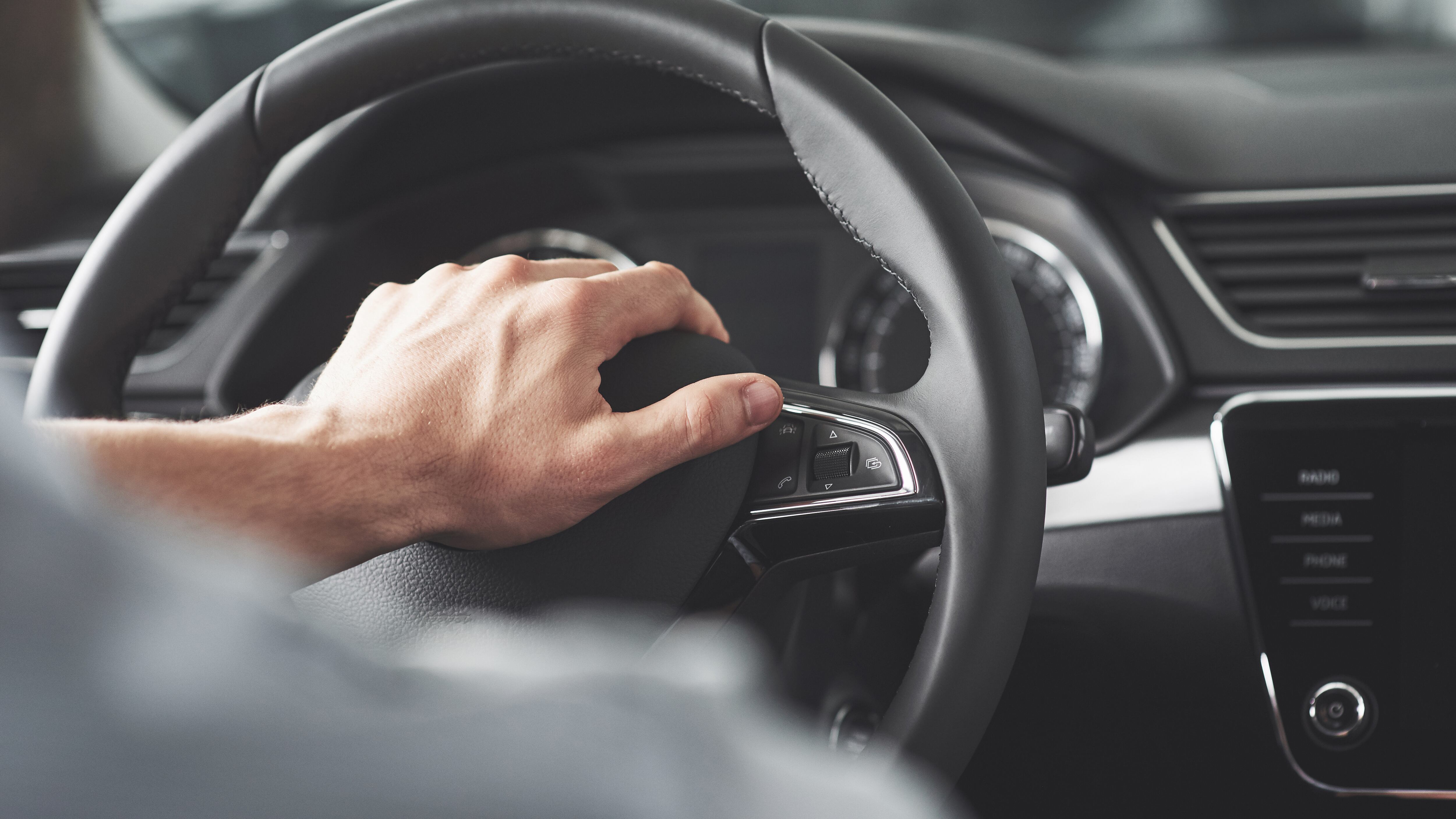 Passageira denuncia motorista de aplicativo por estupro na Grande SP