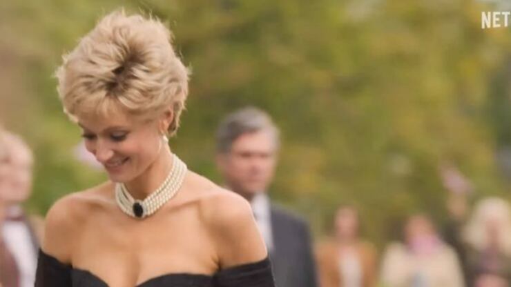 Elizabeth Debicki fala sobre a sensação de usar o vestido da vingança de Diana