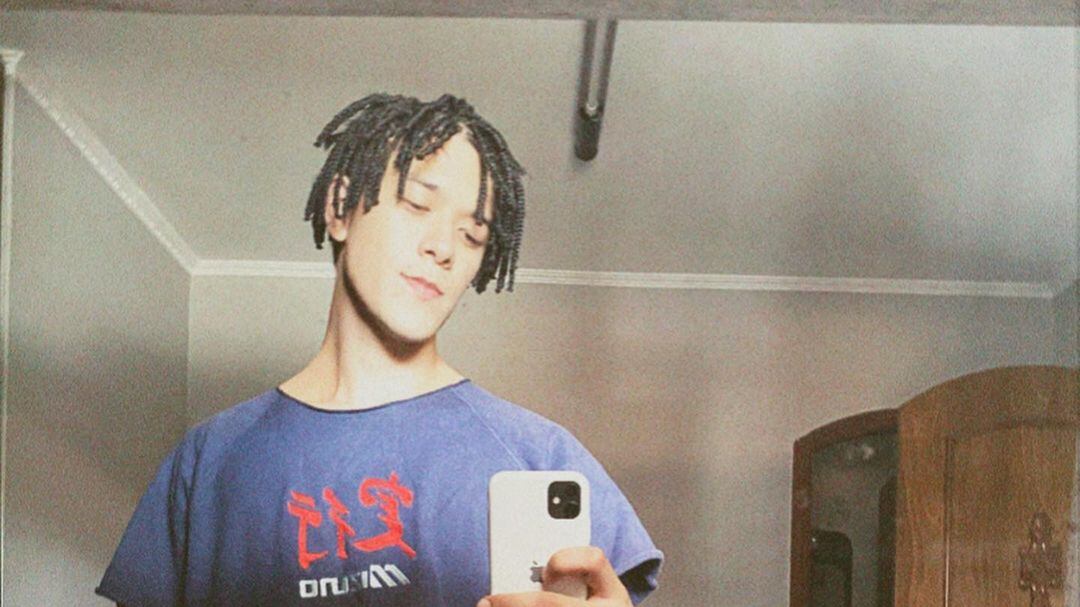 Beto Hinoto pede permissão para o tio para subir aos palcos