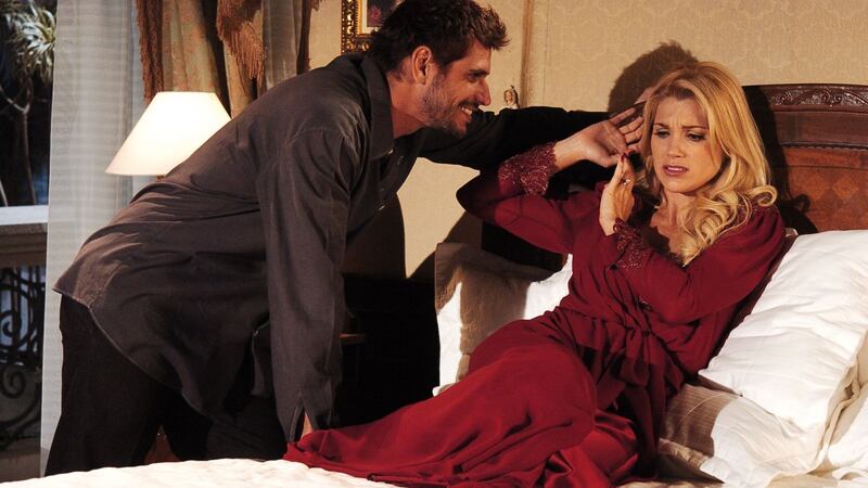 Em Alma Gêmea, Guto (Alexandre Barillari) vira um espírito obsessor