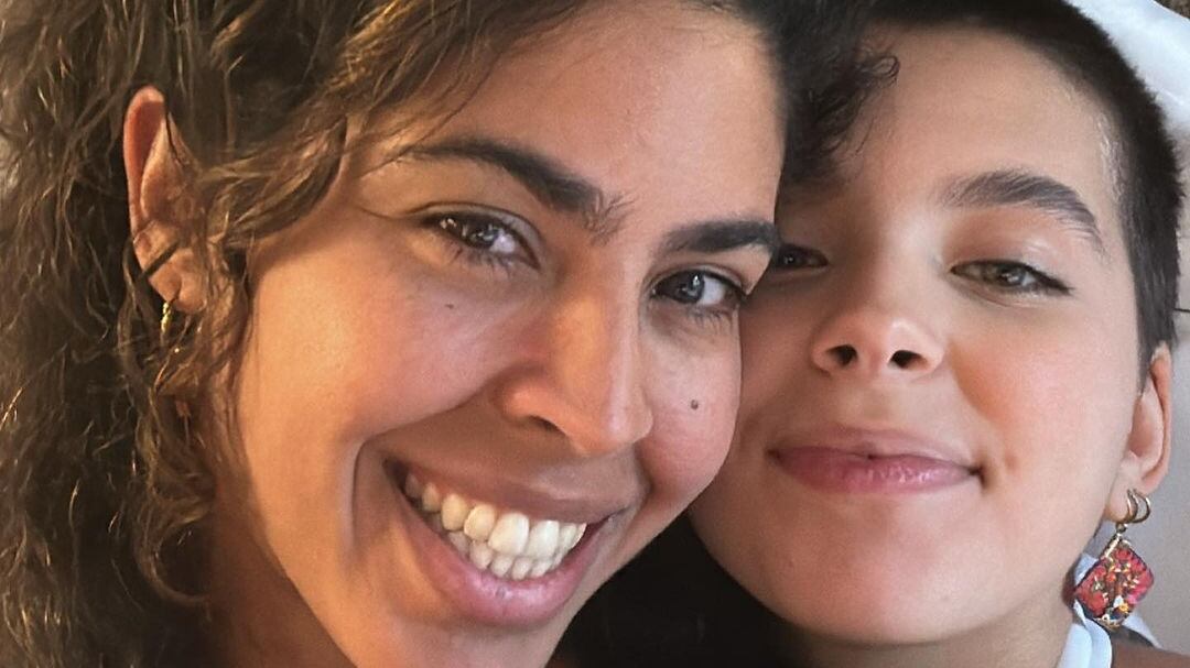 Flor Gil, de 15 anos, é filha de Bela Gil