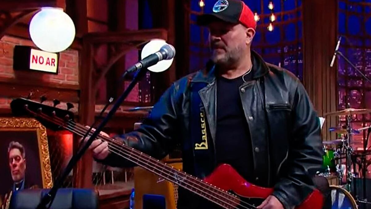 Mingau é baixista do Ultraje a Rigor desde 1999