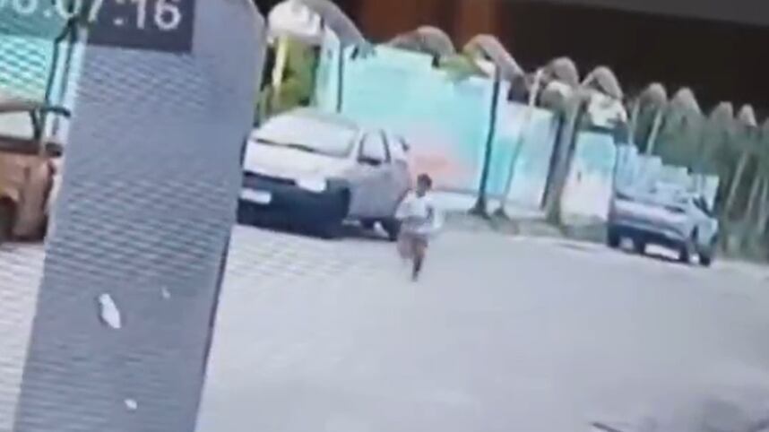 Ele foi resgatado seis minutos depois, ileso.