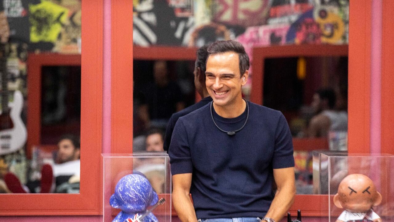 Tadeu Schmidt quebra protocolo pela segunda vez no 'BBB 22'