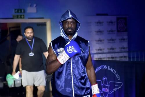 Pugilista britânico morre após sofrer um nocaute brutal em sua estreia