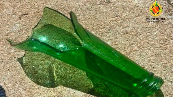 Pedaço de vidro usado como arma pelo invasor da escola