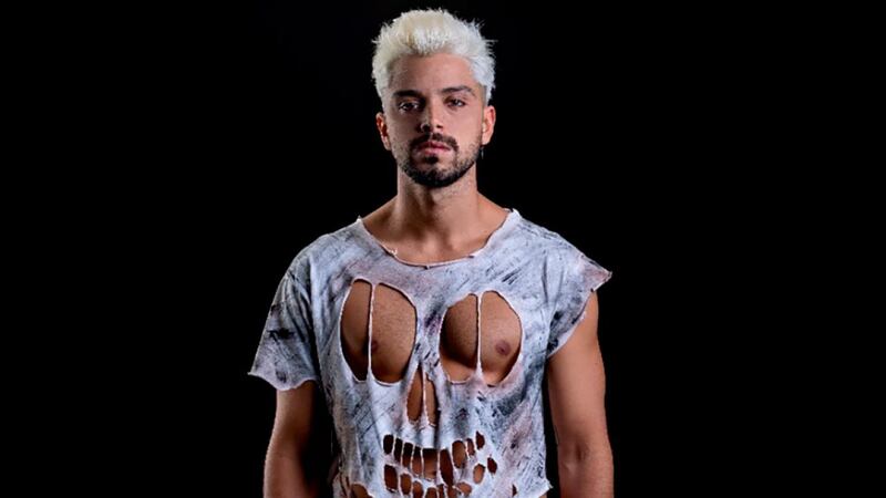 Rodrigo Simas está em cartaz com a peça “Prazer, Hamlet”