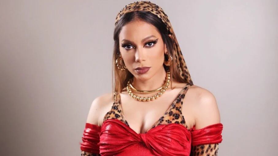 Anitta veste look inspirado na personagem Tieta, criada por Jorge Amado