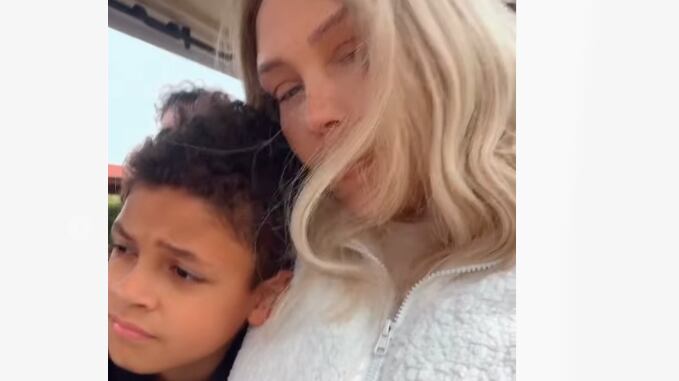 Cantora Simony e seu filho Anthony