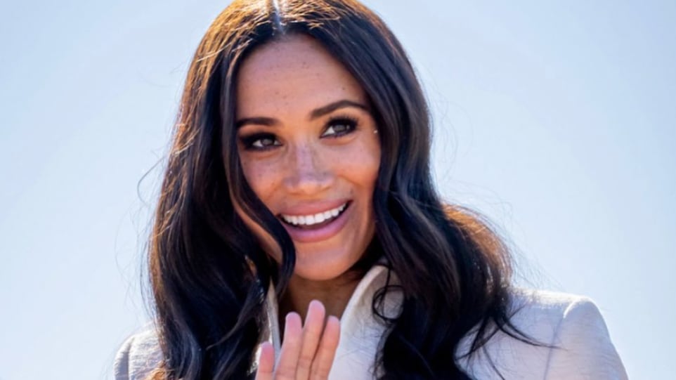 Meghan disse ainda que era "muito difícil" e que ela era "a esperta para todo o sempre" em vez da bonita durante seus tempos de escola na instituição católica feminina Imaculate Heart em Los Angeles.