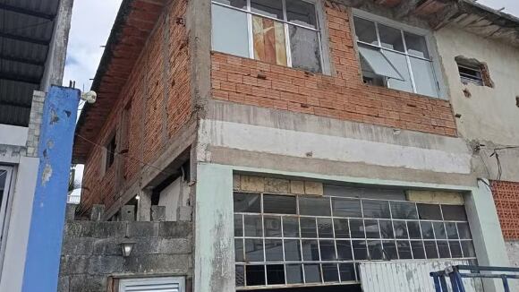 Dupla fugiu e ainda é procurada pela polícia