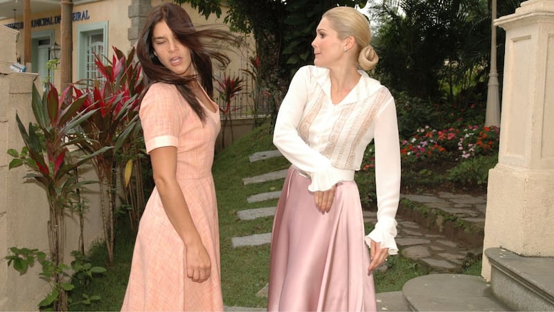 Em Alma Gêmea, Cristina (Flávia Alessandra) demite Serena (Priscila Fantin)