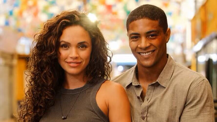 Giovana Cordeiro e Humberto Morais vivem Barbara e Marlon na novela Dona de Mim, da TV Globo