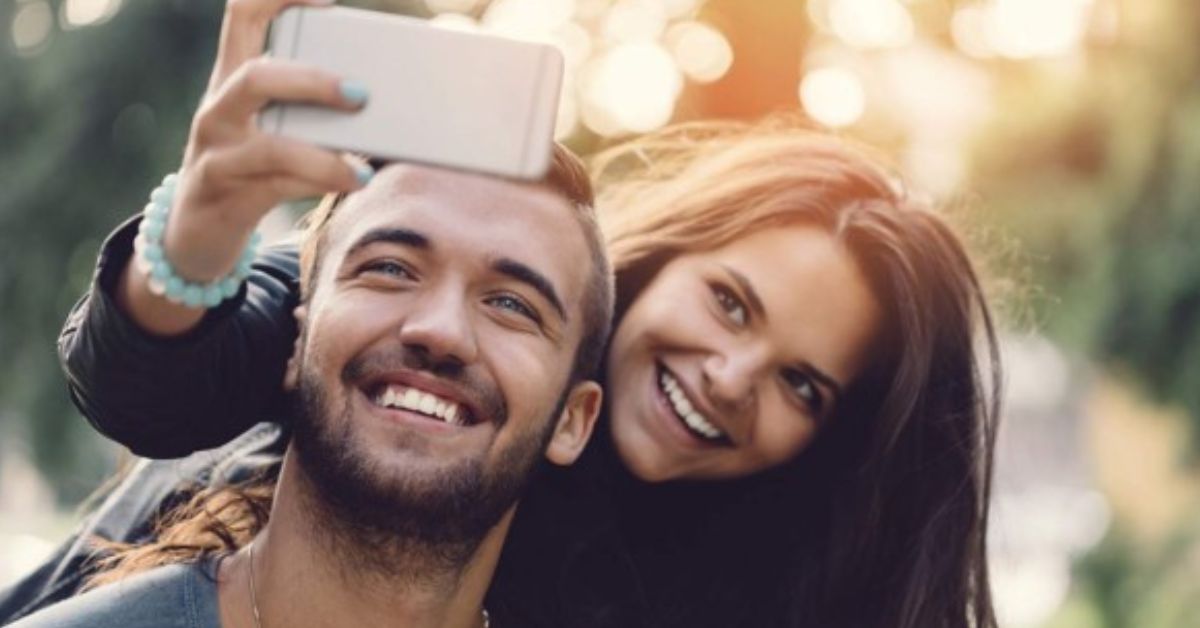 Lo que no debes hacer en redes sociales cuando tienes pareja