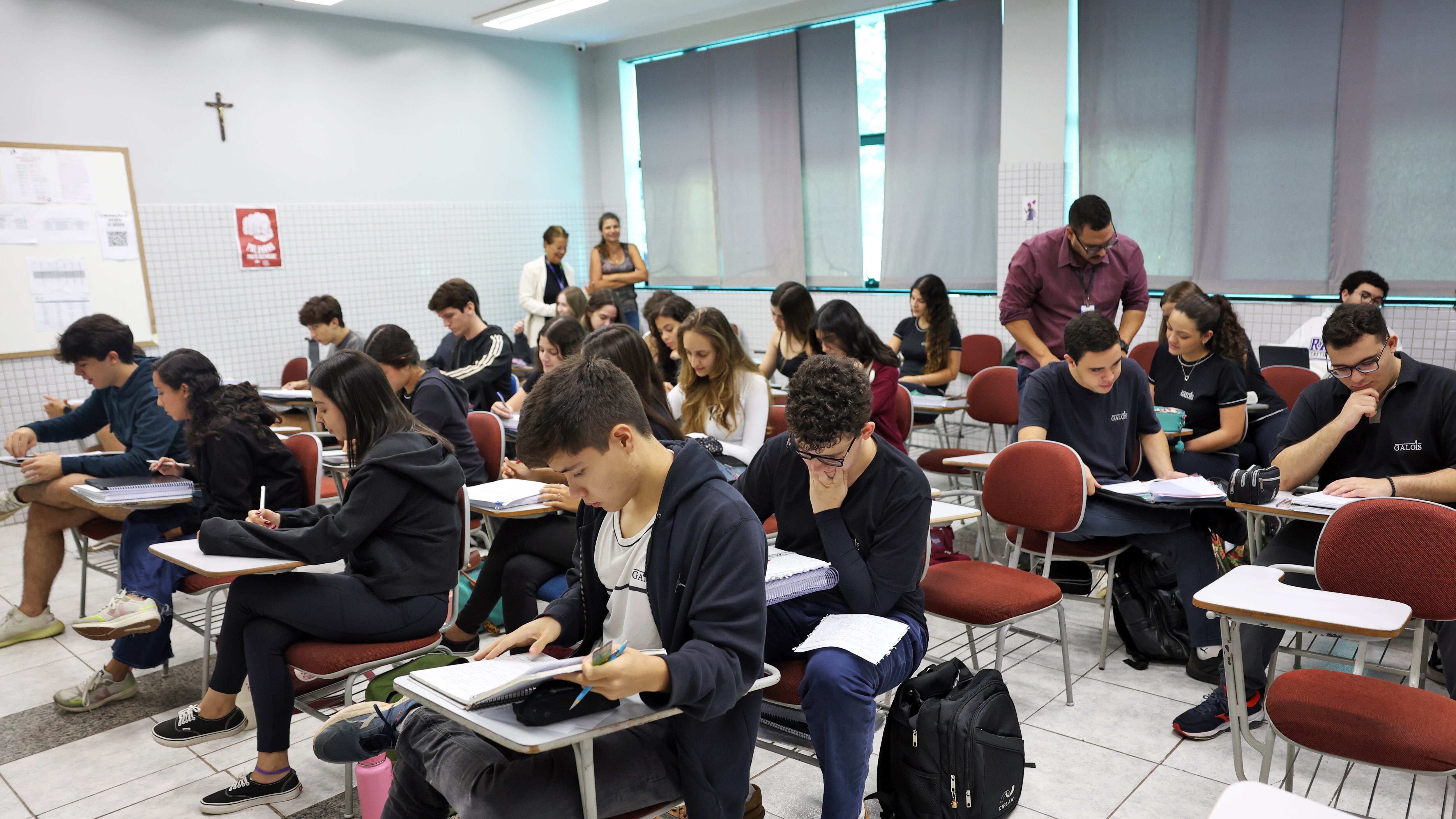 Estudantes se preparam para o Enem 2024.