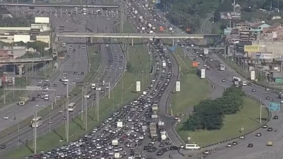 Trânsito intenso nas estradas de São Paulo no Carnaval