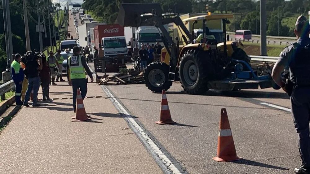 Via ficou cerca de 4h fechada