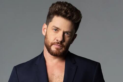 Leonardo Miggiorin é fanático por procedimentos estéticos em Beleza Fatal