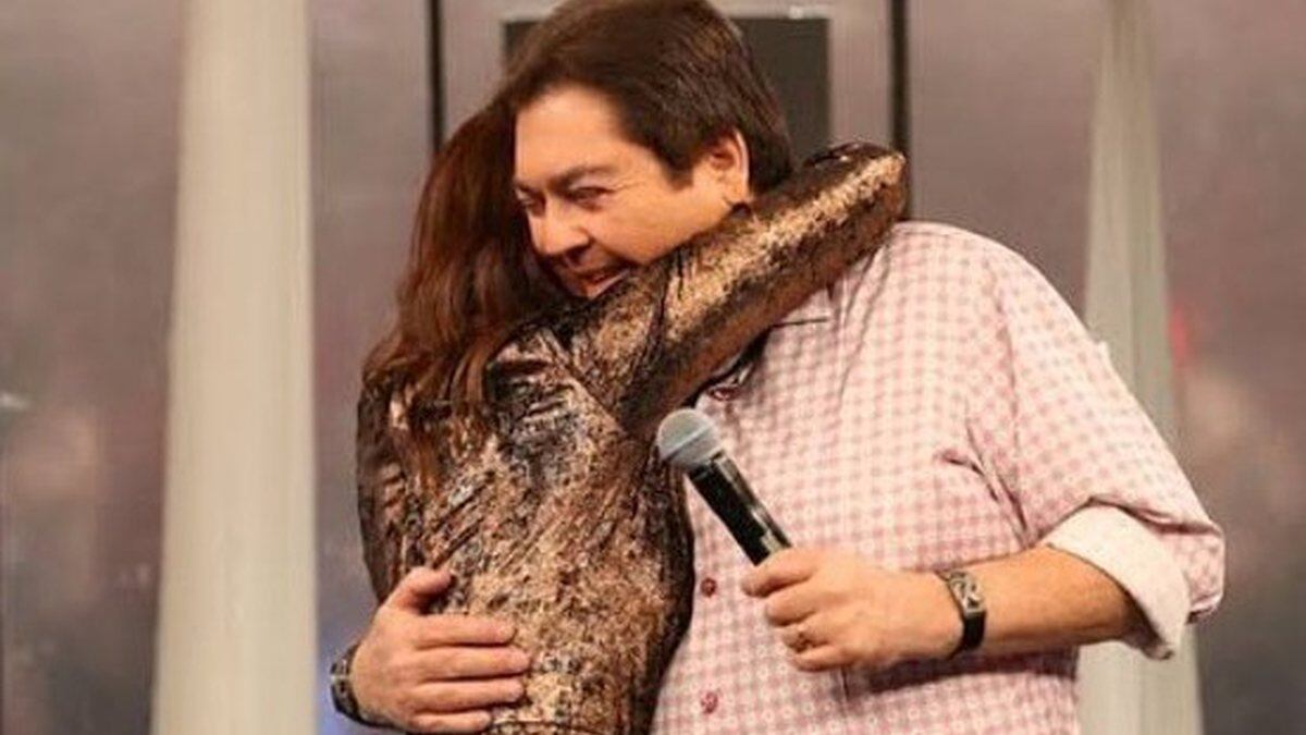 Carol Nakamura e Faustão trabalharam juntos na TV Globo