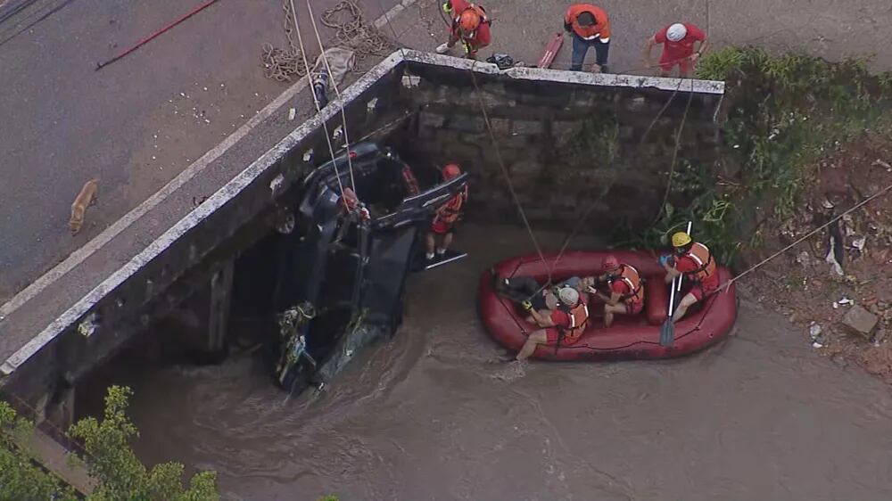 Uma criança foi resgatada com vida