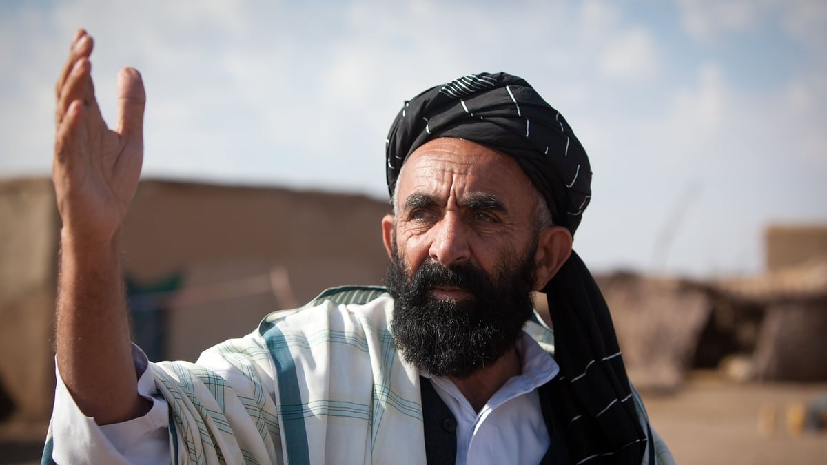 Governo Talibã ‘ameaça punir barbeiros que aparem barbas’