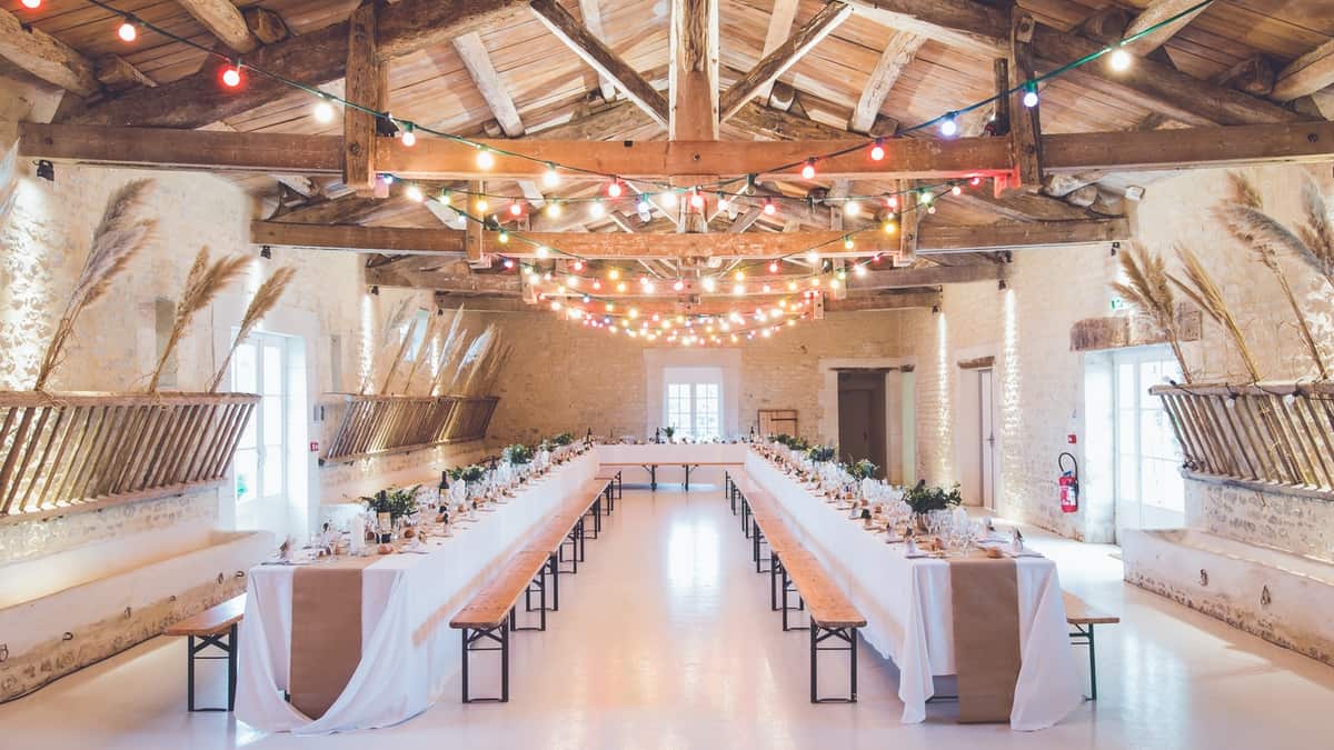 Ela está pensando em ter uma mesa especial para parentes não vacinados