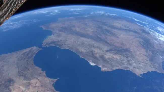 La gran muralla china es el sitio más popular que supuestamente puede observarse desde el espacio. Pero existen otros sitios que sí son más visibles.