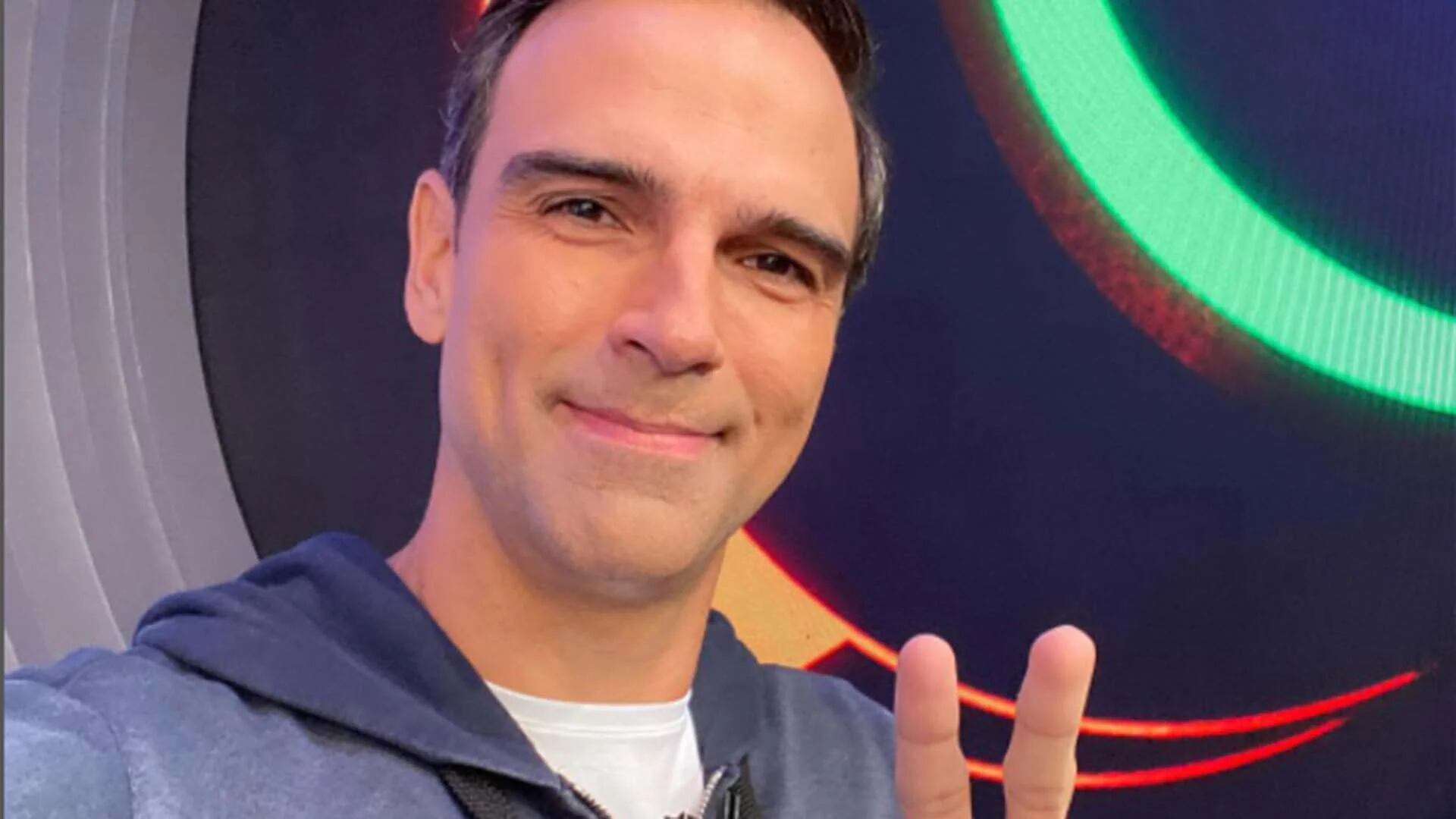 Tadeu Schmidt dá spoiler sobre o prêmio do "BBB 23'