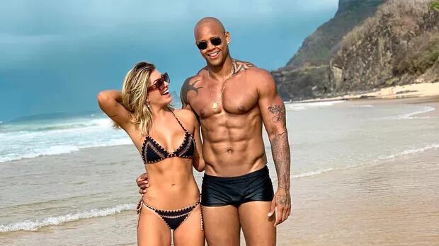 Lore Improta diz que mexeu em volume de sunga de Leo Santana no Photoshop