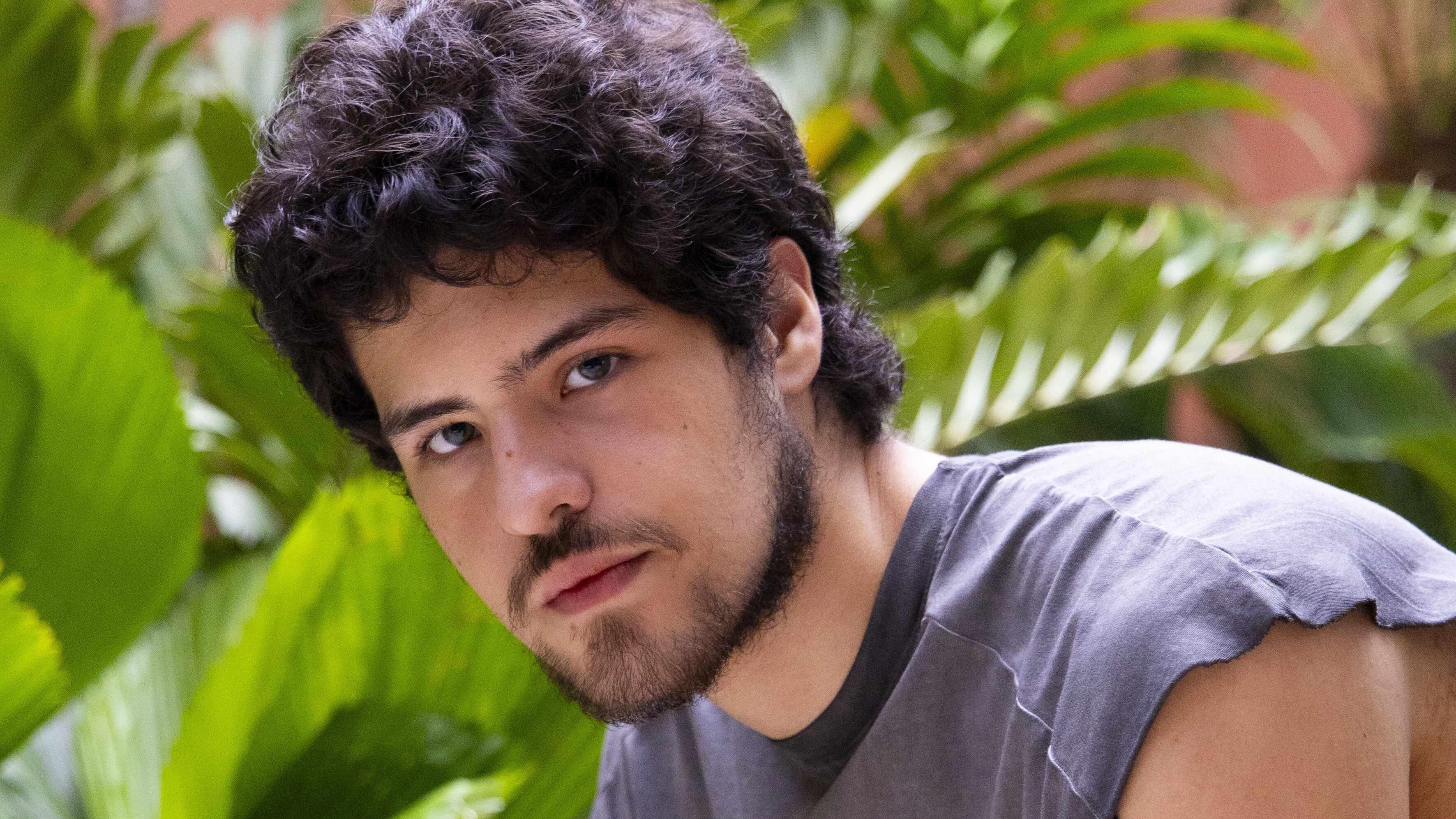 Fátima (Mariana Santos) conta para Berta (Eliane Giardini) quem é o pai biológico de Tomás (Paulo Mendes) em Mania de Você