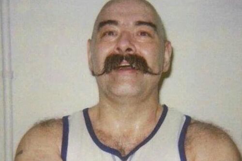 Ex-mulher de ‘Charles Bronson’ o visita após quase 50 anos e ele almeja um recomeço