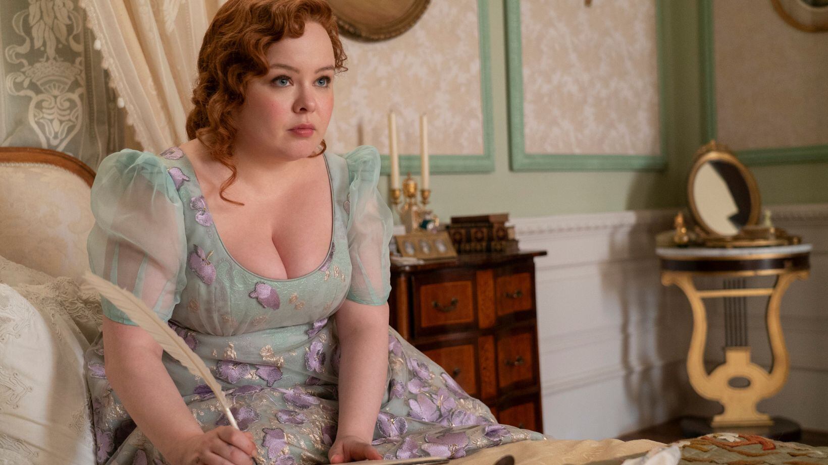 A atriz Nicola Coughlan aparece nas novas fotos da segunda parte da 3ª temporada de Bridgerton, divulgadas pela Netflix