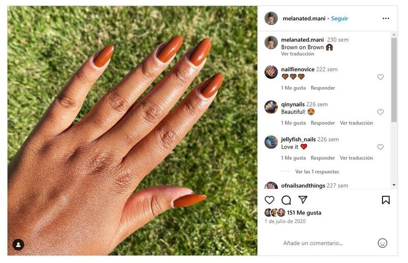 Las uñas 'gingerbread' se inspiran en una de las preparaciones culinarias tradicionales de la Navidad