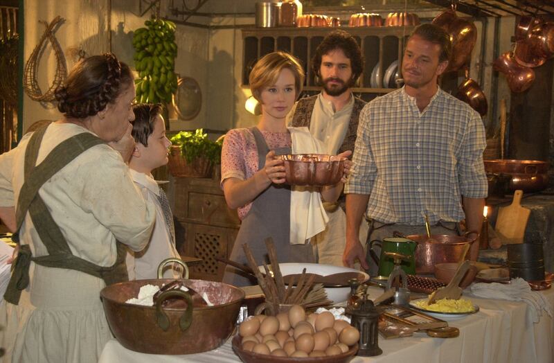 Ao perder a fábrica de chocolate, Ana Francisca (Mariana Ximenes) reúne toda a família em Chocolate com Pimenta