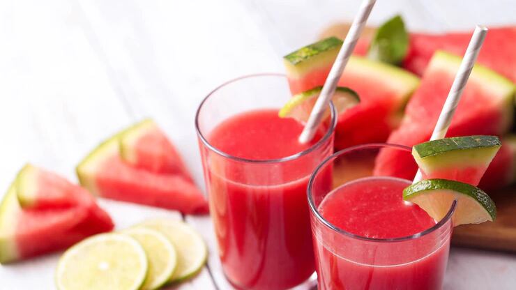 Anda com muitos gases? Tome este suco caseiro para se livrar deste problema