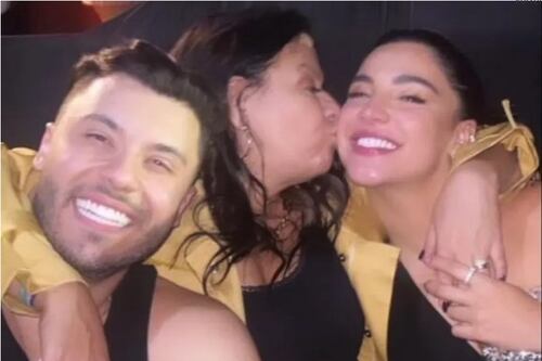 Mãe de Marília Mendonça posta foto ao lado de Murilo Huff e suposta nova namorada