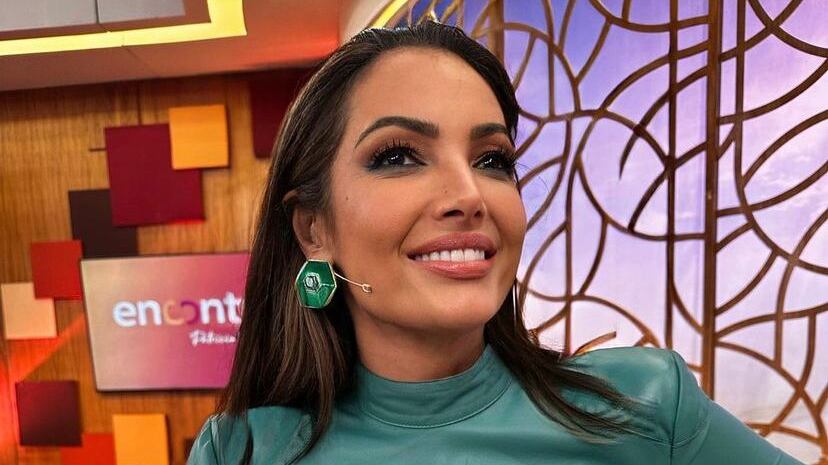 Patrícia Poeta ousa no look e é comparada com Lady Gaga