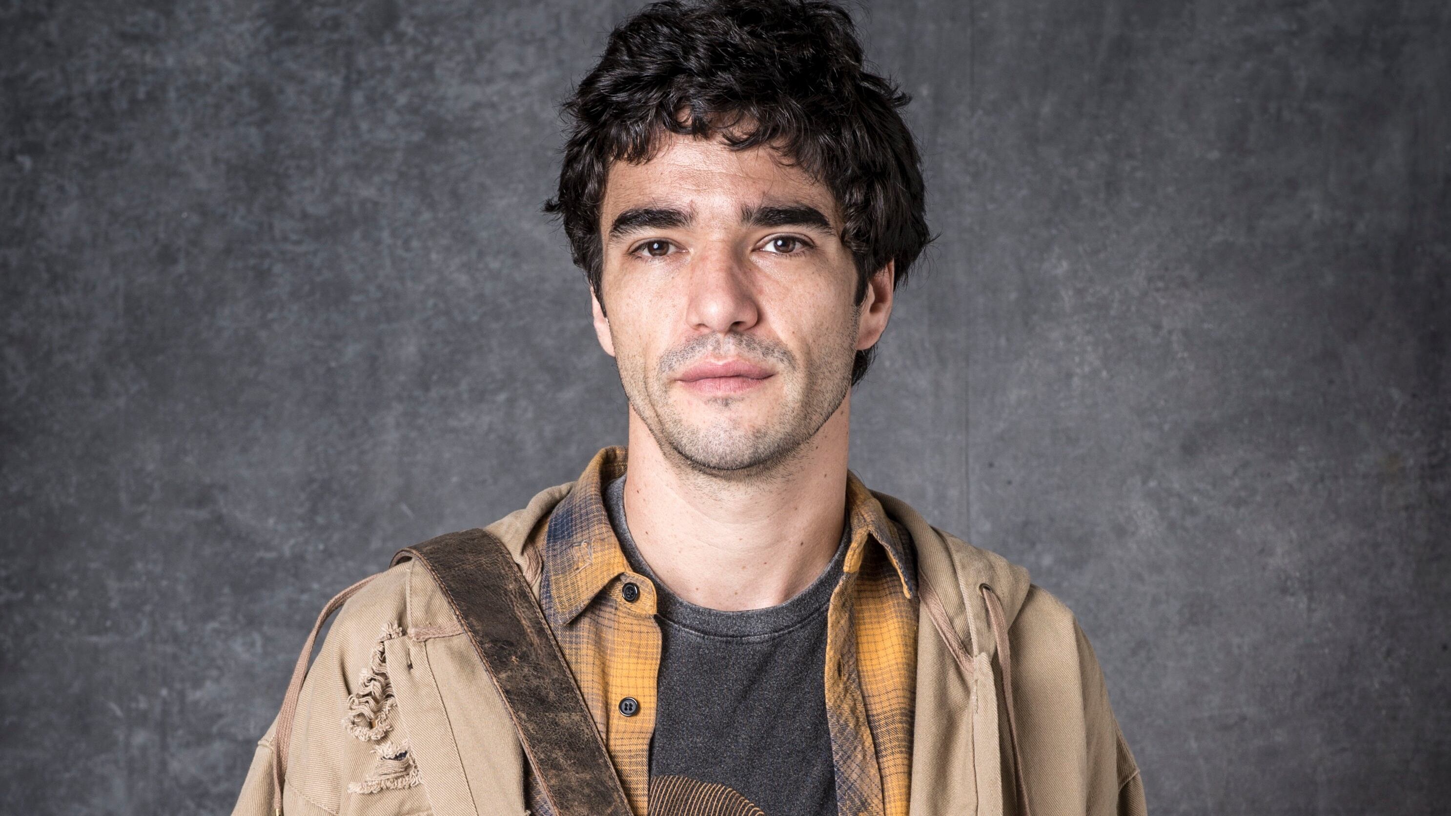 Após 25 anos, Caio Blat trocou a Globo pela HBO