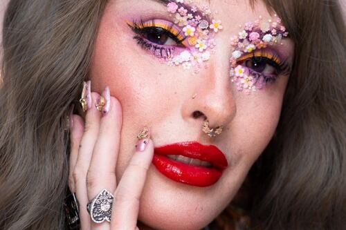 Entenda o que é intersexo, condição vivida pela youtuber Karen Bachini