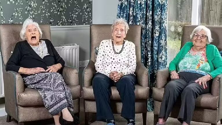 Três amigas centenárias/ Foto: SWNS