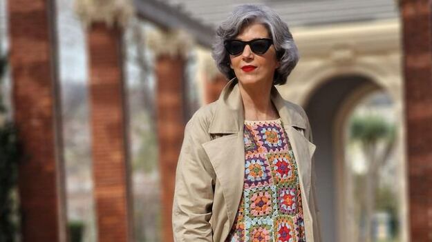 Saiba como ficar elegante e confortável com vestido midi e tênis
Foto: @carmen_gimeno