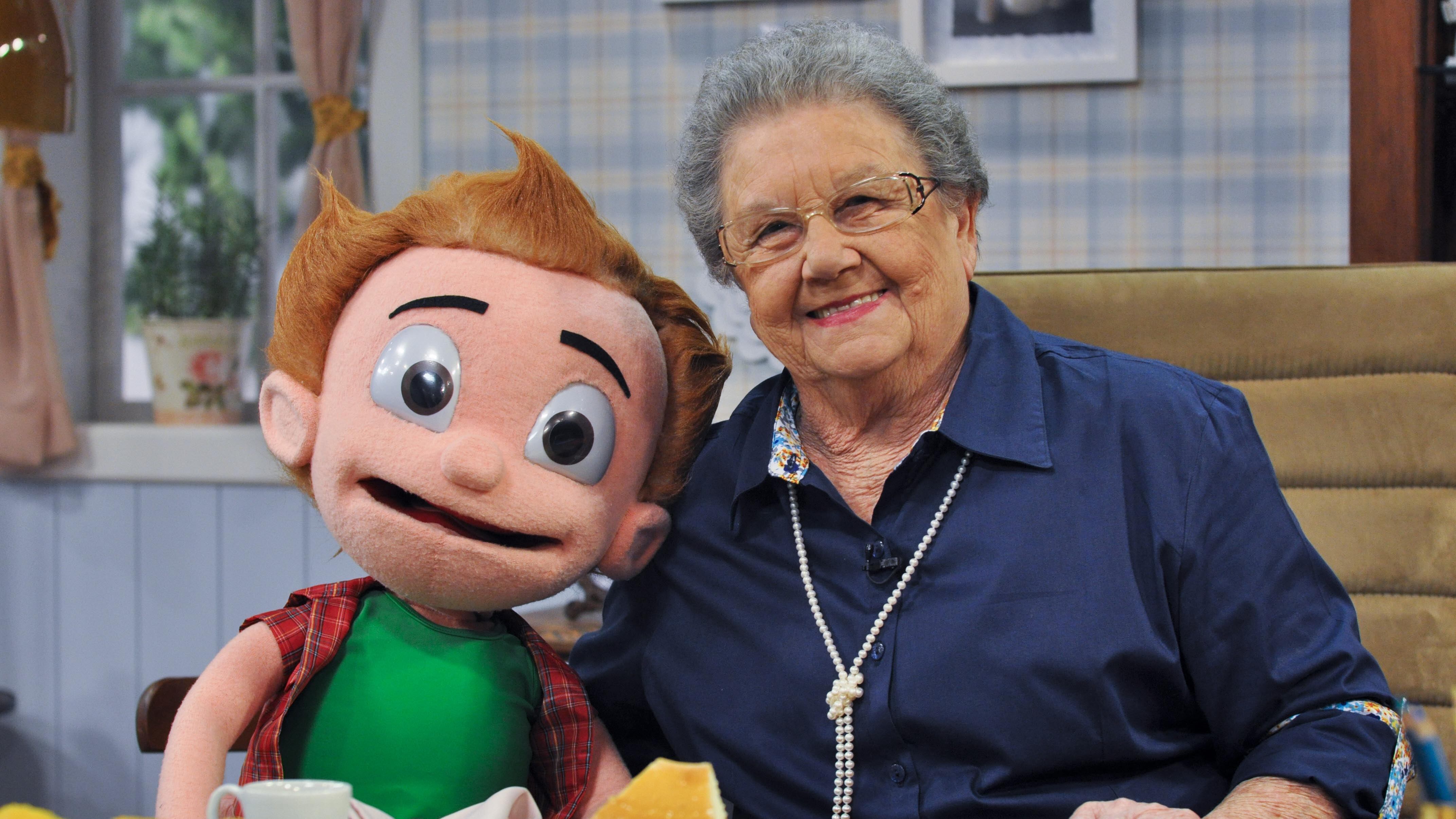 Palmirinha e o mascote de seu programa na TV