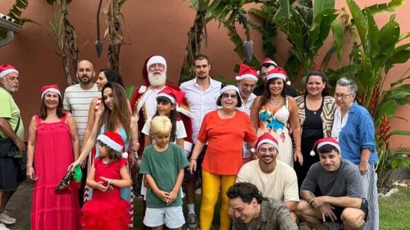 Tatá Werneck celebra Natal antecipado em homenagem à avó e emociona seguidores