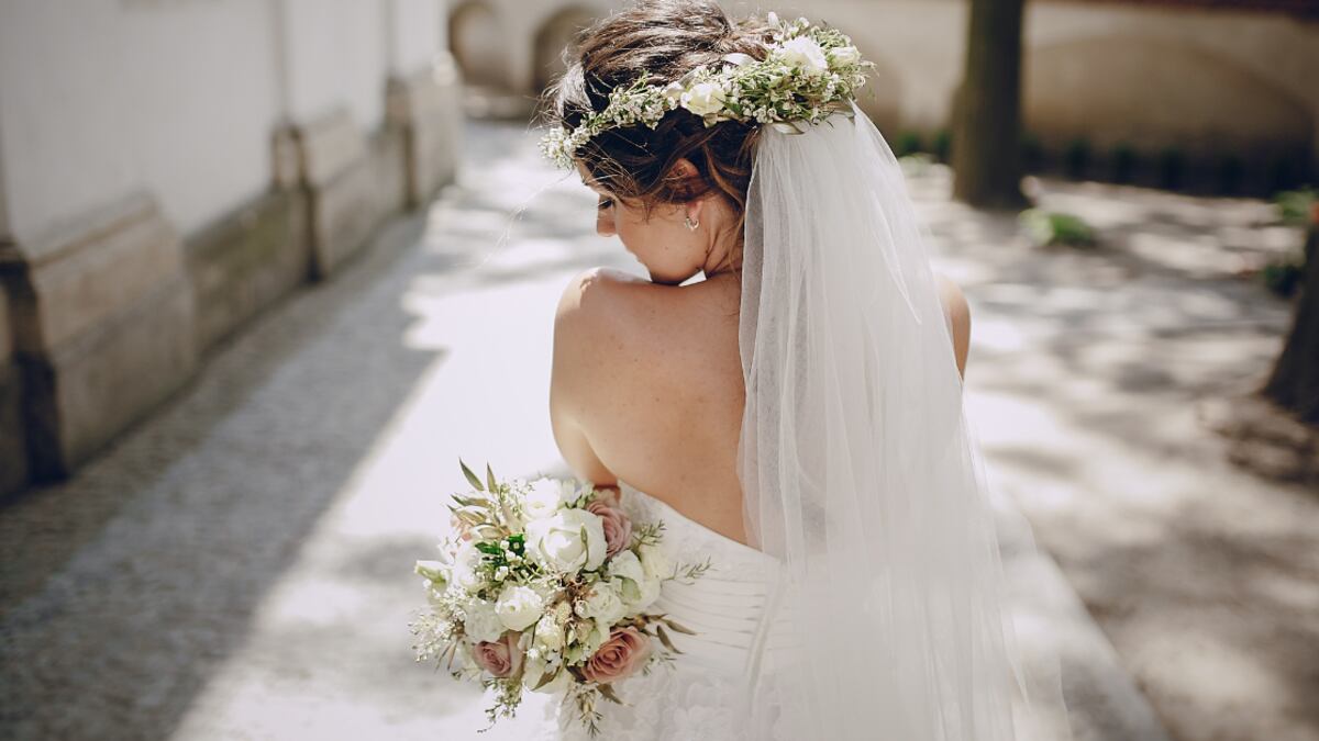 El clásico vestido de novia se reinventa y ahora este color es el nuevo favorito.