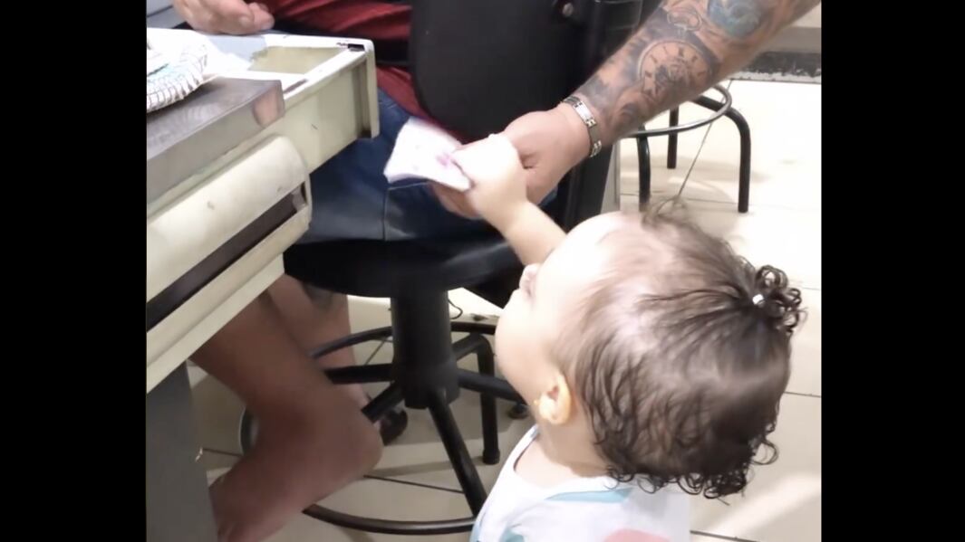 Bebê reconhece dinheiro