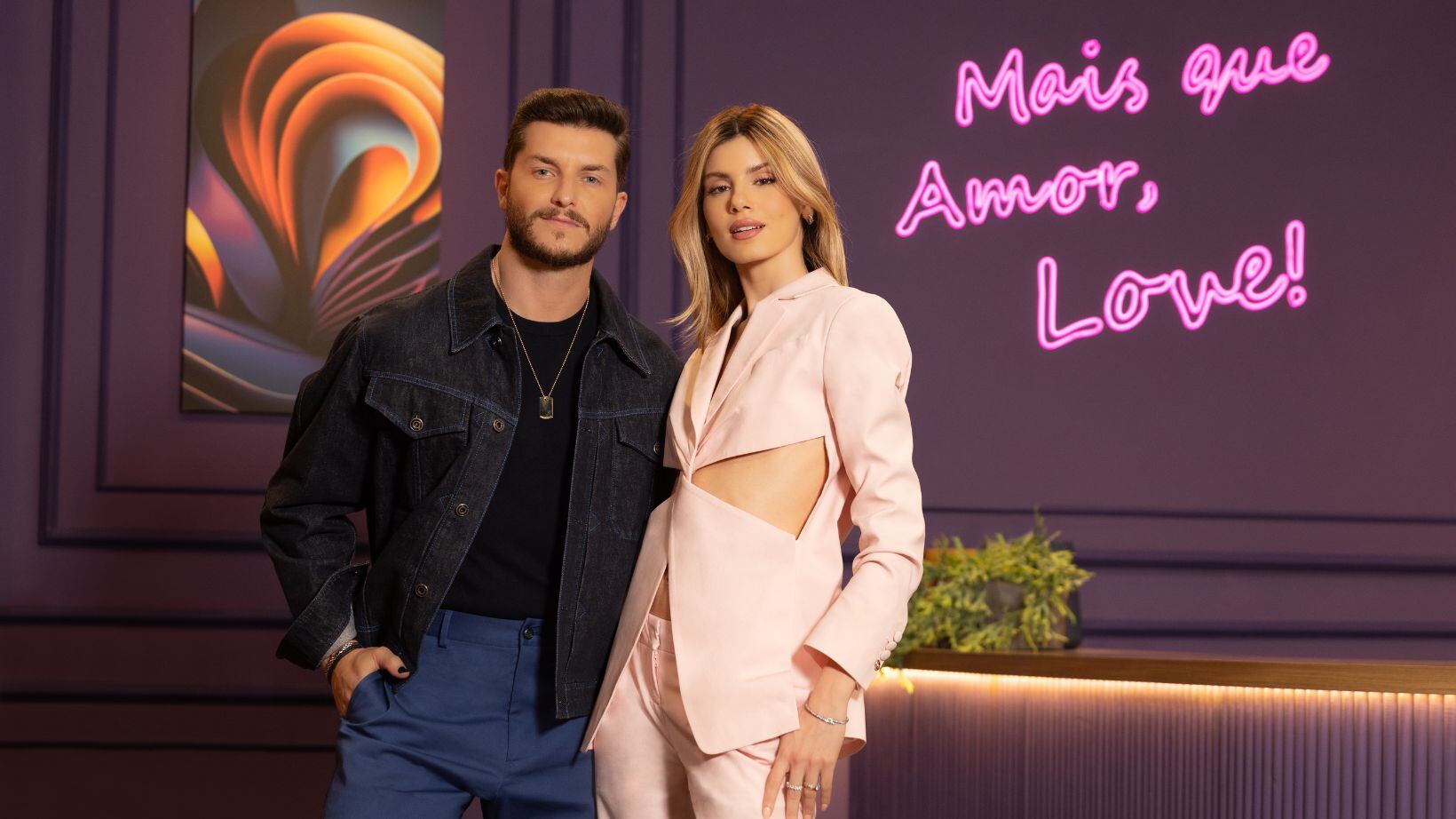 Klebber Toledo e Camila Queiroz apresentam a 4ª temporada do Casamento às Cegas Brasil na Netflix