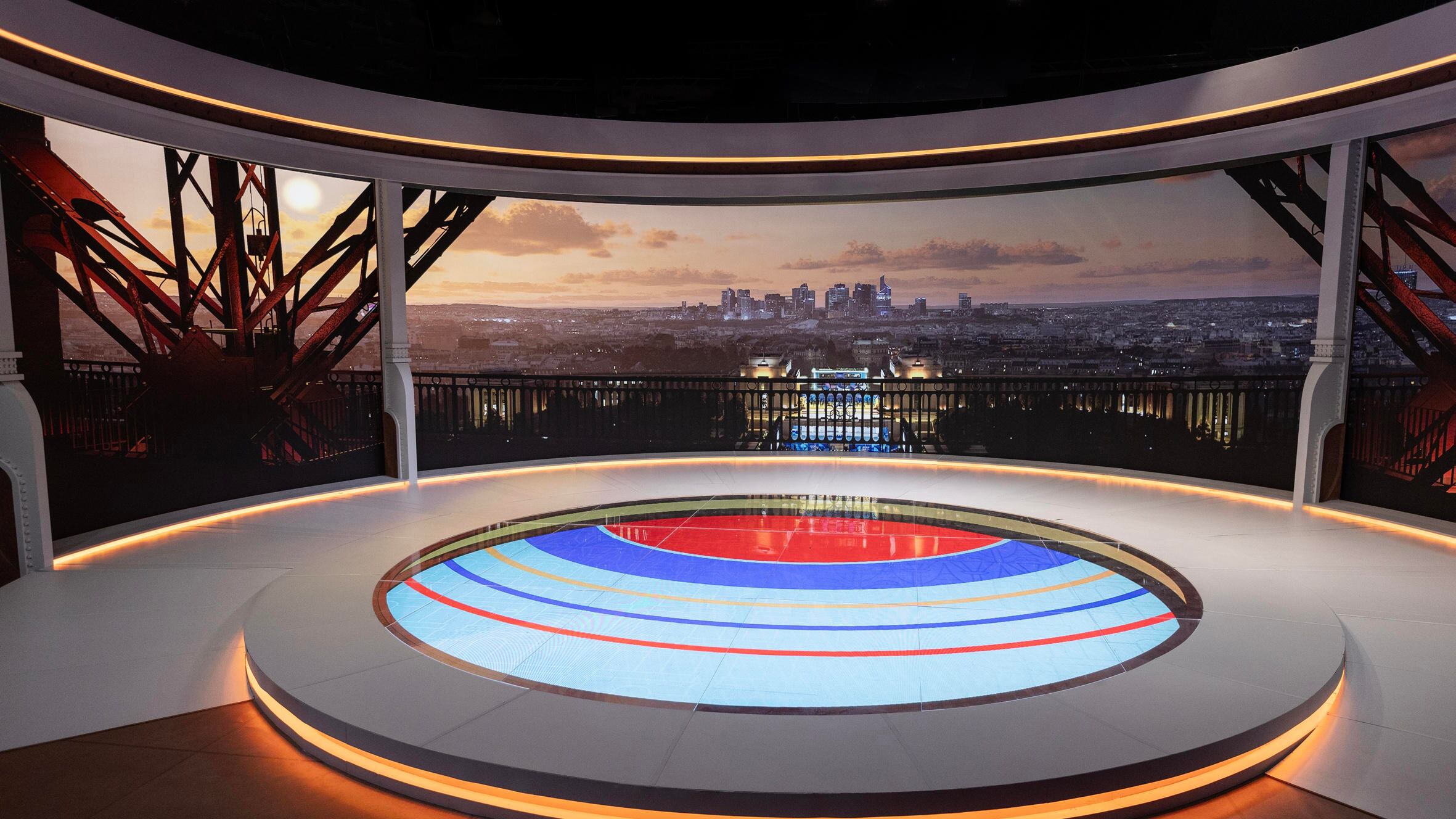 Estúdio da Globo ambientado na Torre Eiffel