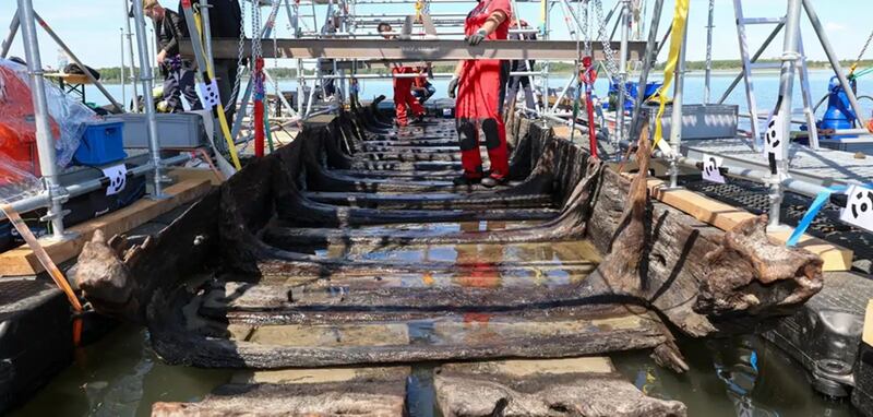 Barco hundido de 800 años de antigüedad en el lago Arendsee, Alemania